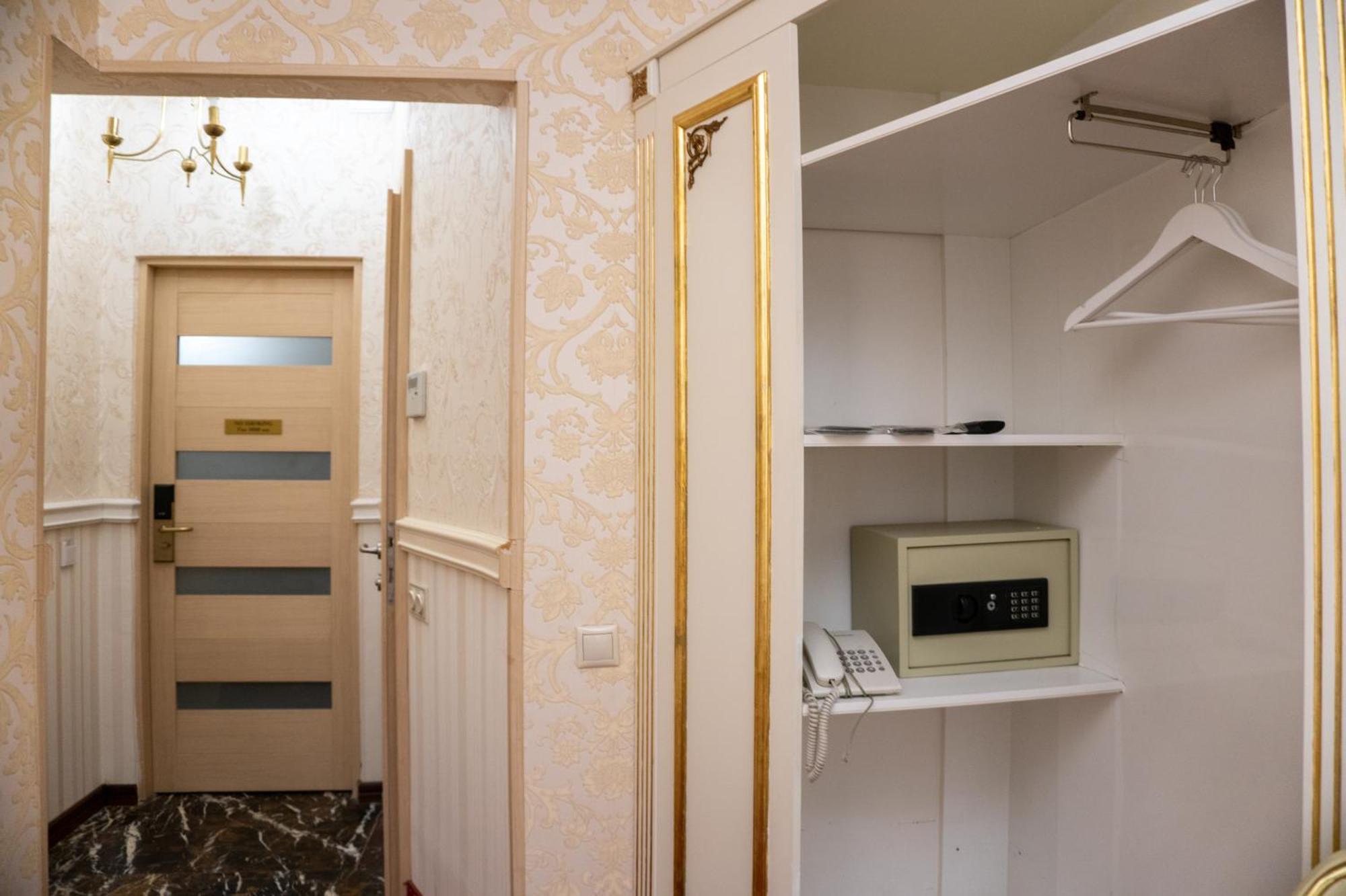 De Paris Hotel Kijev Kültér fotó